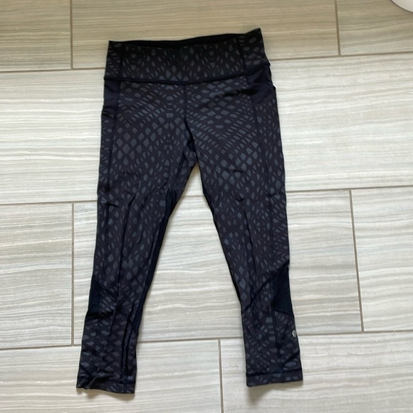 Lululemon 25 inch Leggings - Picture 1 of 3